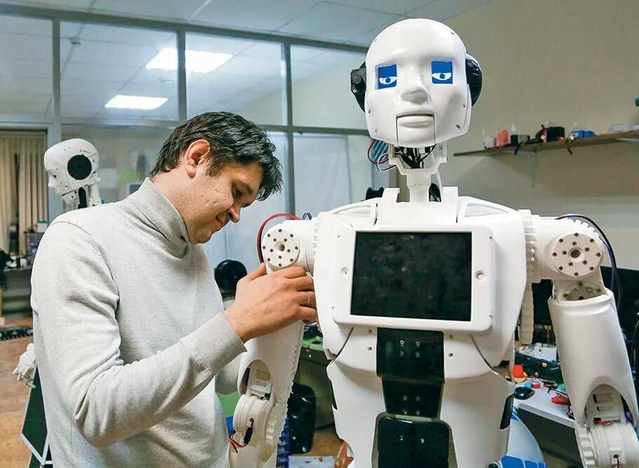 Ученые вырастили крошечные человеческие мозги и вставили их в роботов