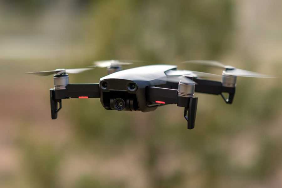 Квадрокоптер с большой дальностью полета с камерой: обзор дронов