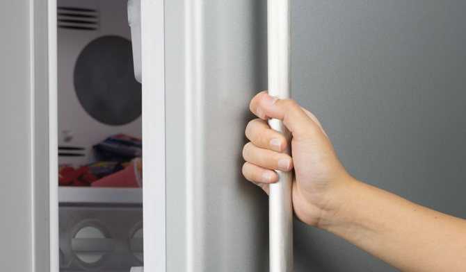 5 причин, почему гудит и шумит холодильник: что делать, если холодильник начал издавать странные звуки?