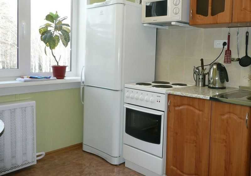 Можно ли ставить духовой шкаф рядом с холодильником  какое рекомендуемое расстояние должно быть Как правильно проложить теплоизоляцию, если мало места Что будет, если нагревающаяся бытовая техника будет плохо изолирована от холодильника