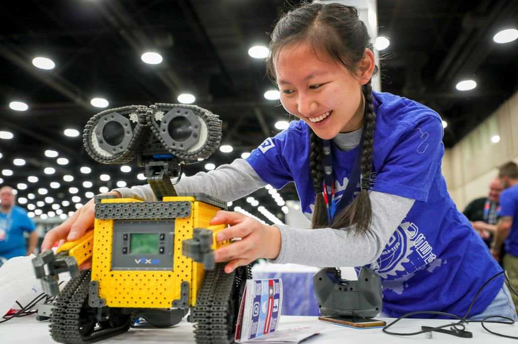 Робототехника в основном. Робототехника. Робототехника для детей. Робототехника в Китае. Роботы в сфере развлечений.