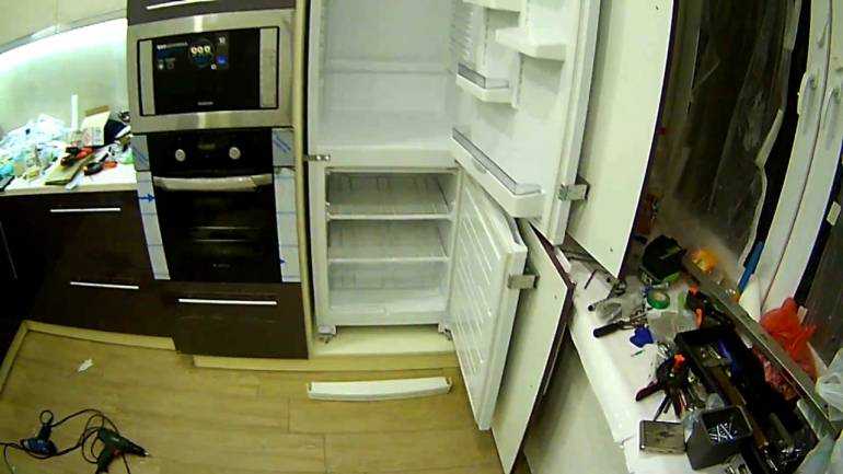 Как правильно установить встраиваемый холодильник